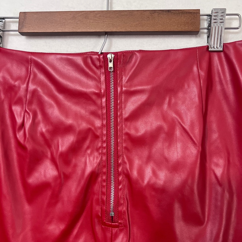 Festive Chic Red Faux Leather Pencil Skirt Midi Length Back Zip Women's Sz S/M - Picture 7 of 9
